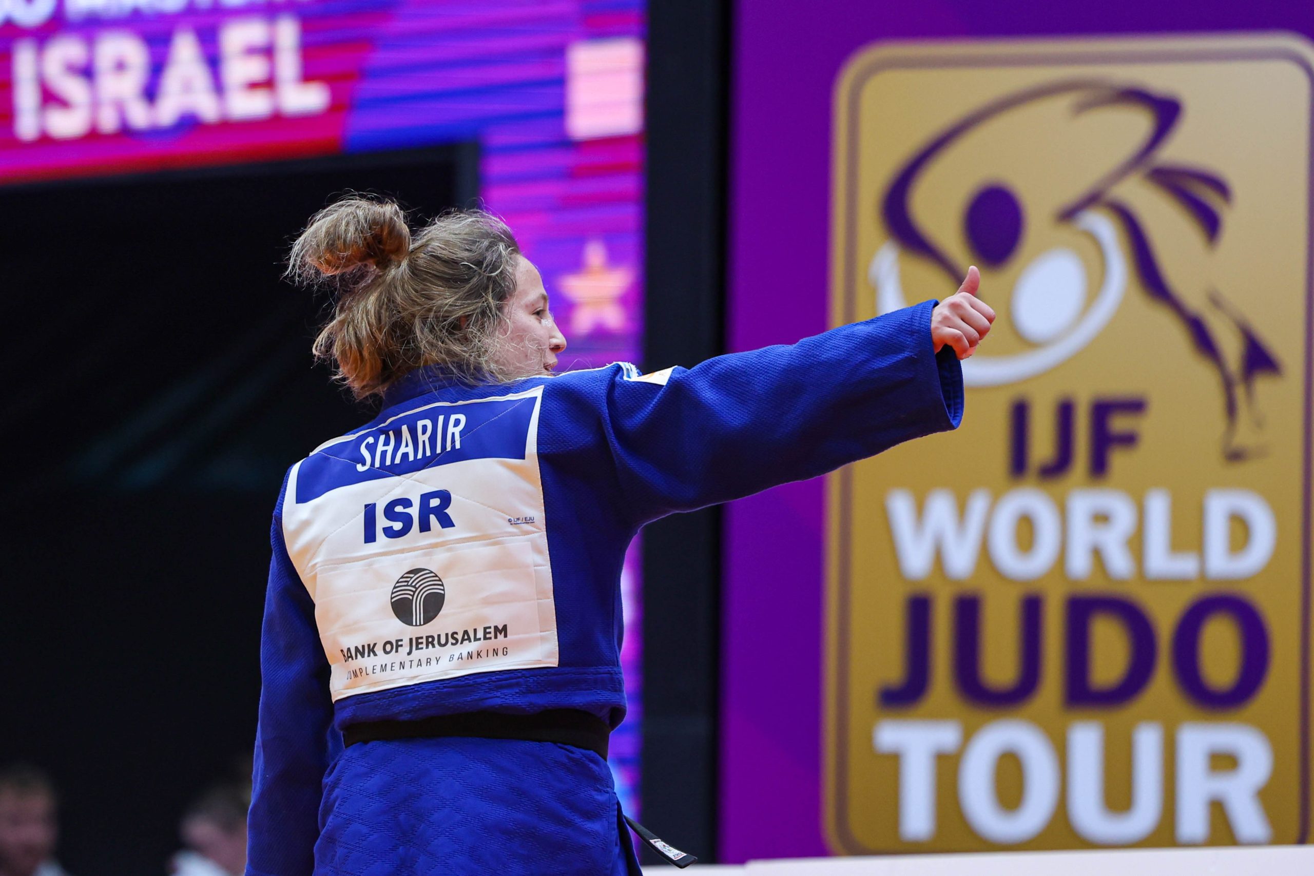 SHARIR BECOMES ISRAELI BEACON ON DAY TWO OF MASTERS
